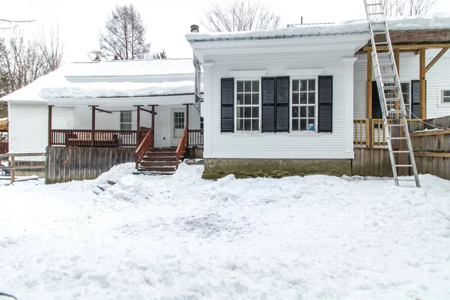 $279,900 | 3050 Glover Road, Glover, VT 05839