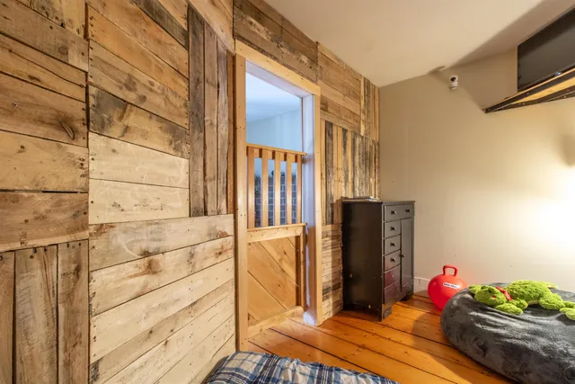 $279,900 | 3050 Glover Road, Glover, VT 05839