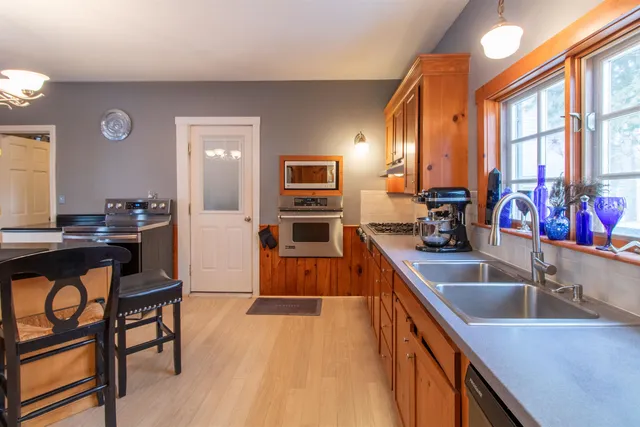 $279,900 | 3050 Glover Road, Glover, VT 05839