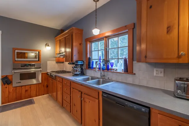 $279,900 | 3050 Glover Road, Glover, VT 05839