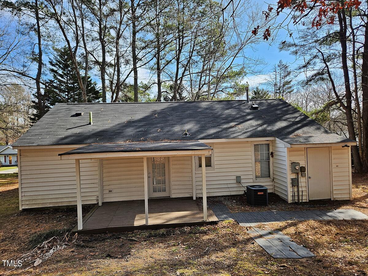 11 Howlett Place Durham, NC 27703 - Photo 7 of 27 a view of a house with a yard