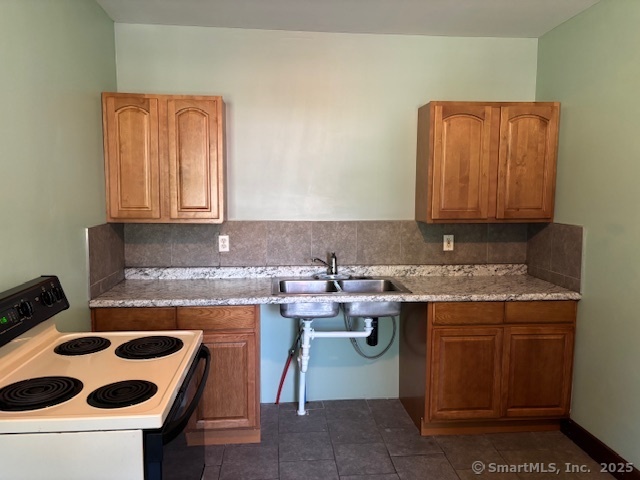 32 Linnell Street, Unit 34 Plainfield, CT 06354 - Photo 4 of 19