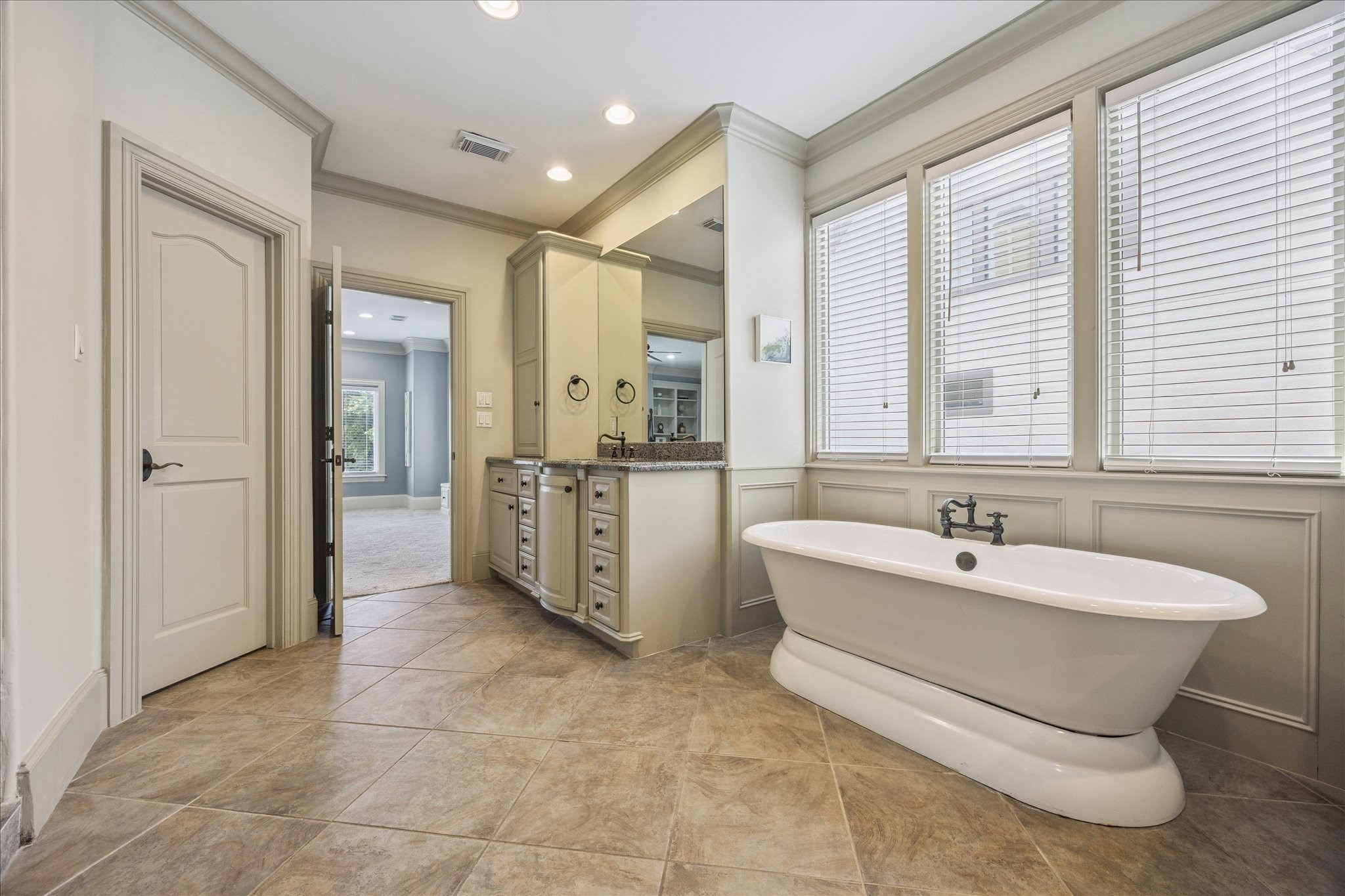 37 Hackberry Lane Houston, TX 77027 - Photo 15 of 29