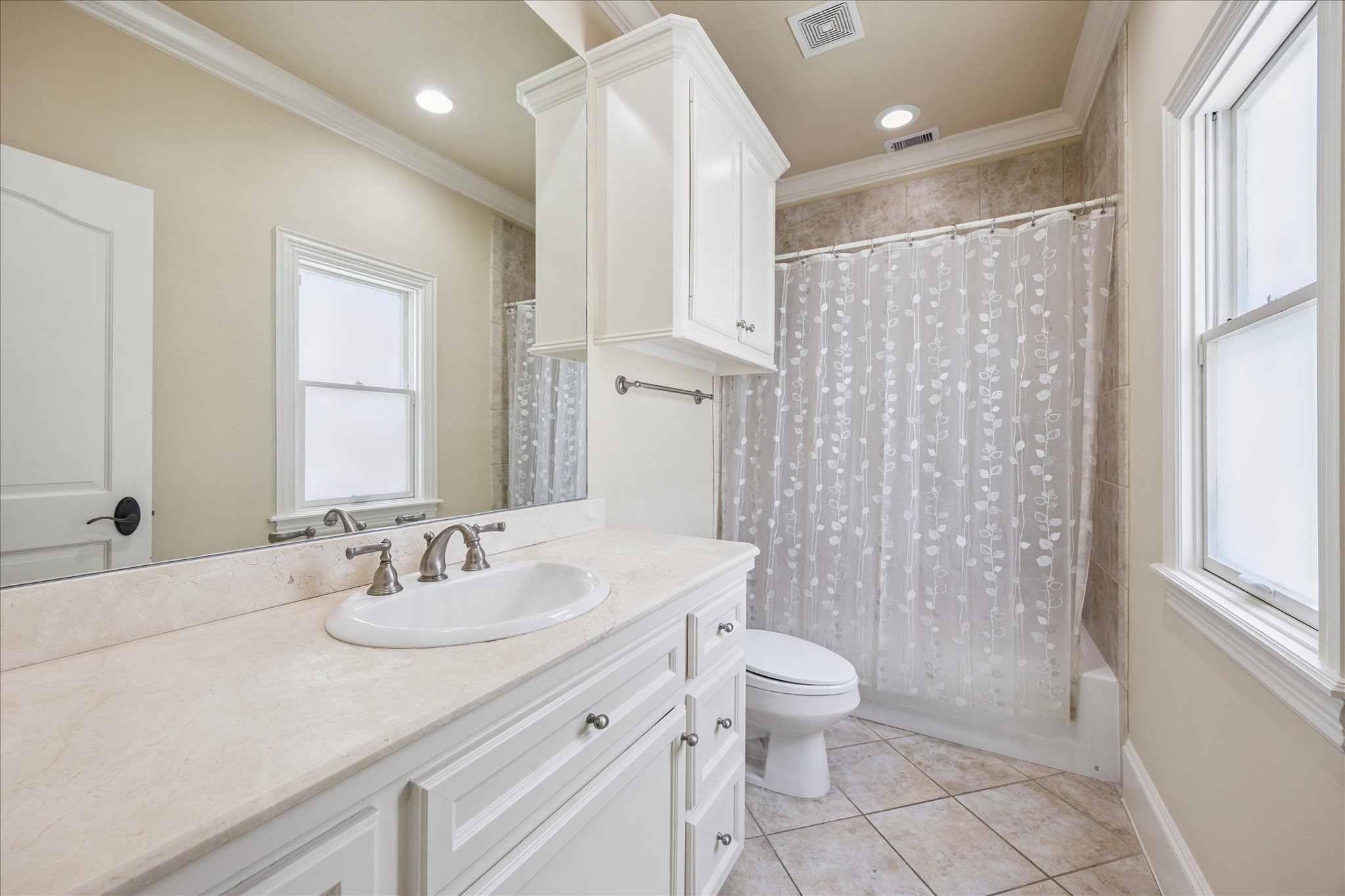 37 Hackberry Lane Houston, TX 77027 - Photo 18 of 29