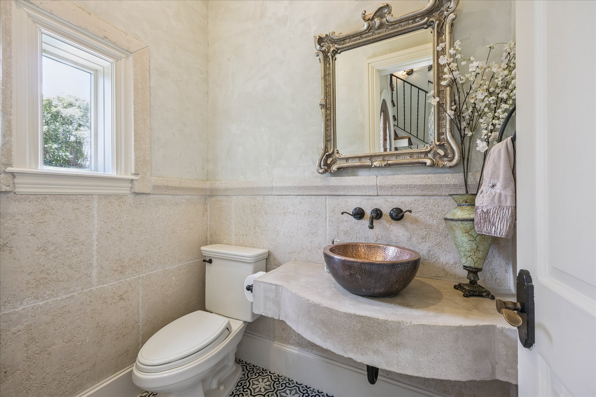 37 Hackberry Lane Houston, TX 77027 - Photo 7 of 29