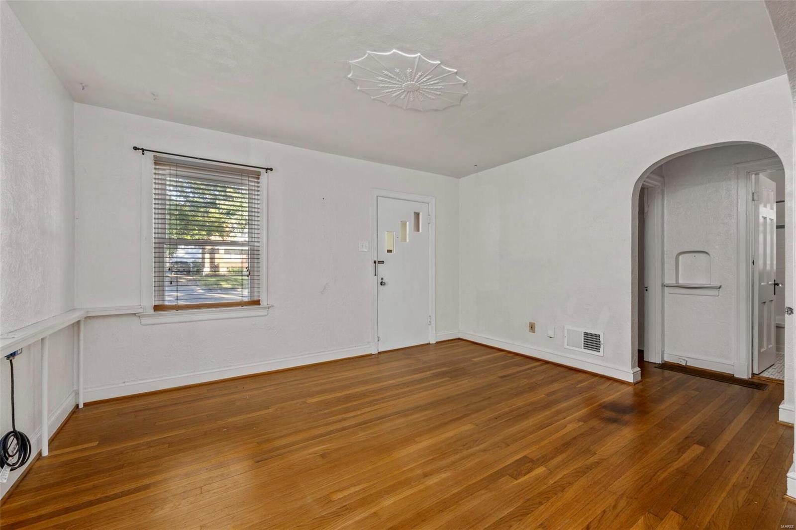 2463 Brown Road St. Louis, MO 63114 - Photo 7 of 21 Gallery Image 7