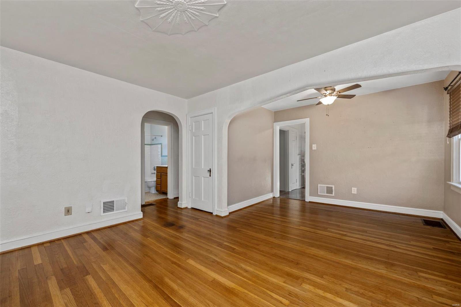 2463 Brown Road St. Louis, MO 63114 - Photo 8 of 21 Gallery Image 8