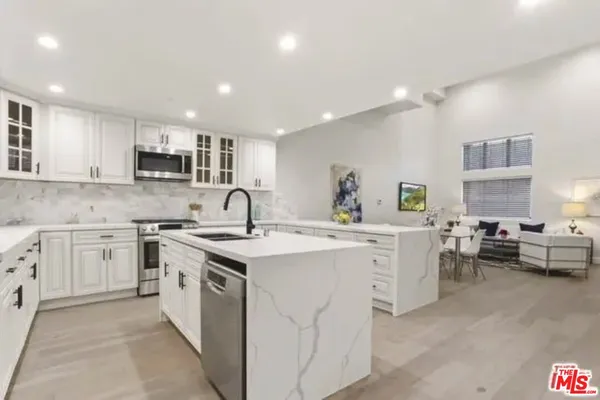 $5,400 | 5019 West Maplewood Avenue, Unit 105, Los Angeles, CA 90004
