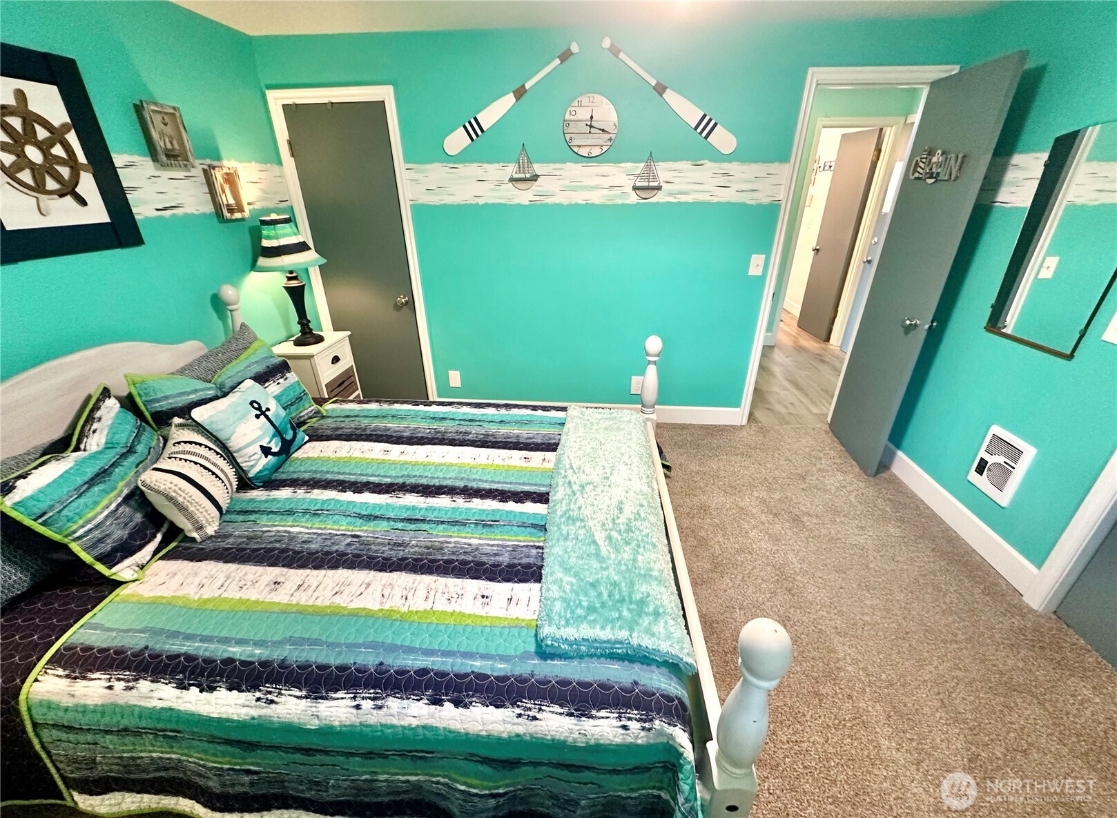 15217 Pacific Way Long Beach, WA 98631 - Photo 16 of 40 a living room with a bed and a television