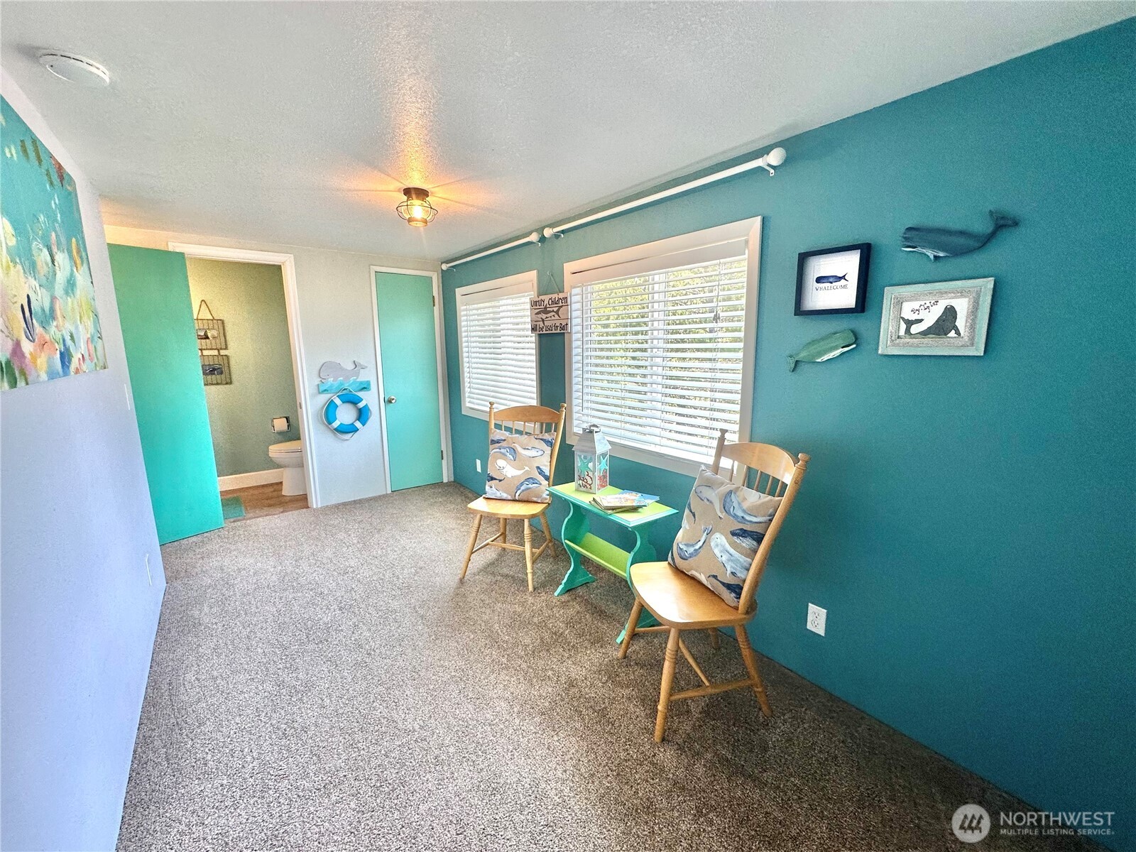 15217 Pacific Way Long Beach, WA 98631 - Photo 20 of 40 a living room with furniture and a window