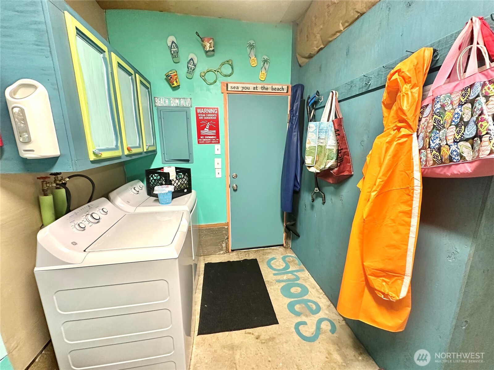 15217 Pacific Way Long Beach, WA 98631 - Photo 29 of 40 a utility room with dryer and washer