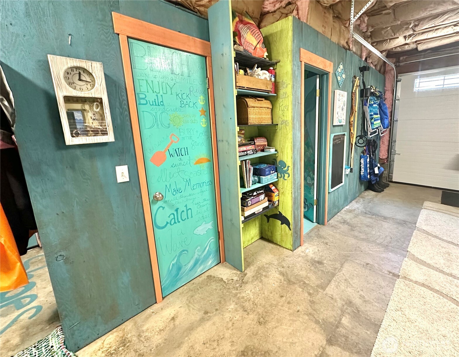 15217 Pacific Way Long Beach, WA 98631 - Photo 30 of 40 a view of a hallway with windows