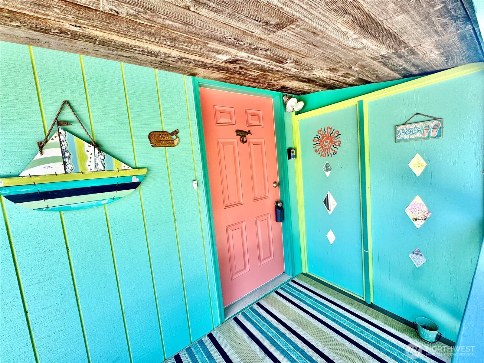 15217 Pacific Way Long Beach, WA 98631 - Photo 3 of 40 a view of a room with window