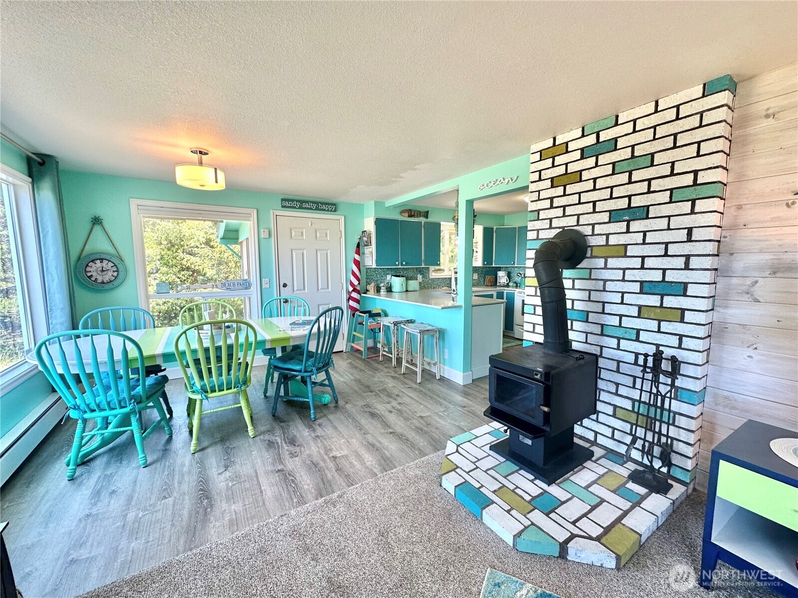 15217 Pacific Way Long Beach, WA 98631 - Photo 7 of 40 a living room with furniture and a wooden floor