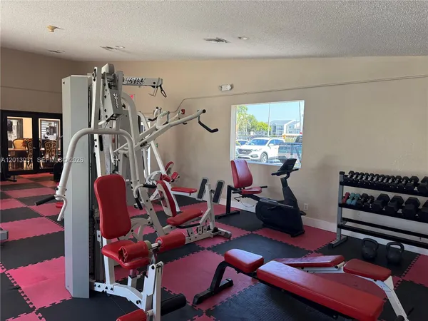 $1,950 | 6195 Northwest 186th Street, Unit 208, Hialeah, FL 33015