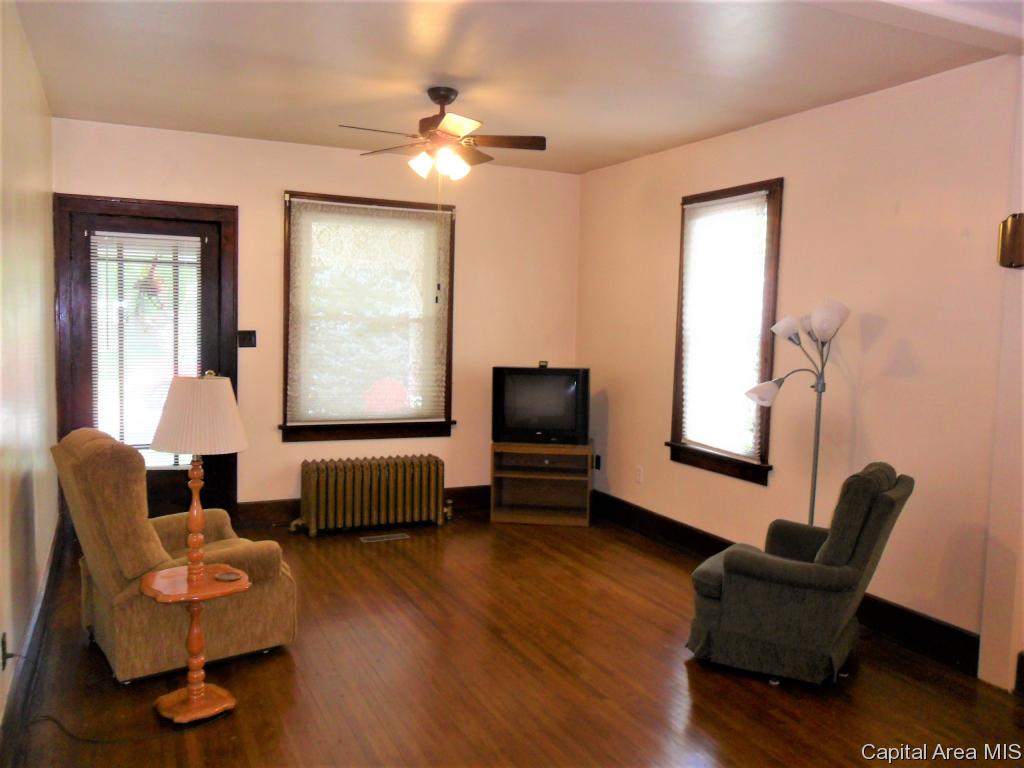 424 West Elliott Avenue Springfield, IL 62702 - Photo 3 of 7 Gallery Image 3