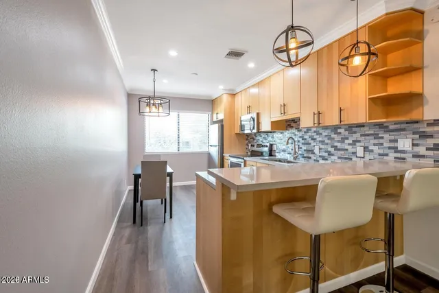 $3,000 | 721 East Montebello Avenue, Unit 225, Phoenix, AZ 85014