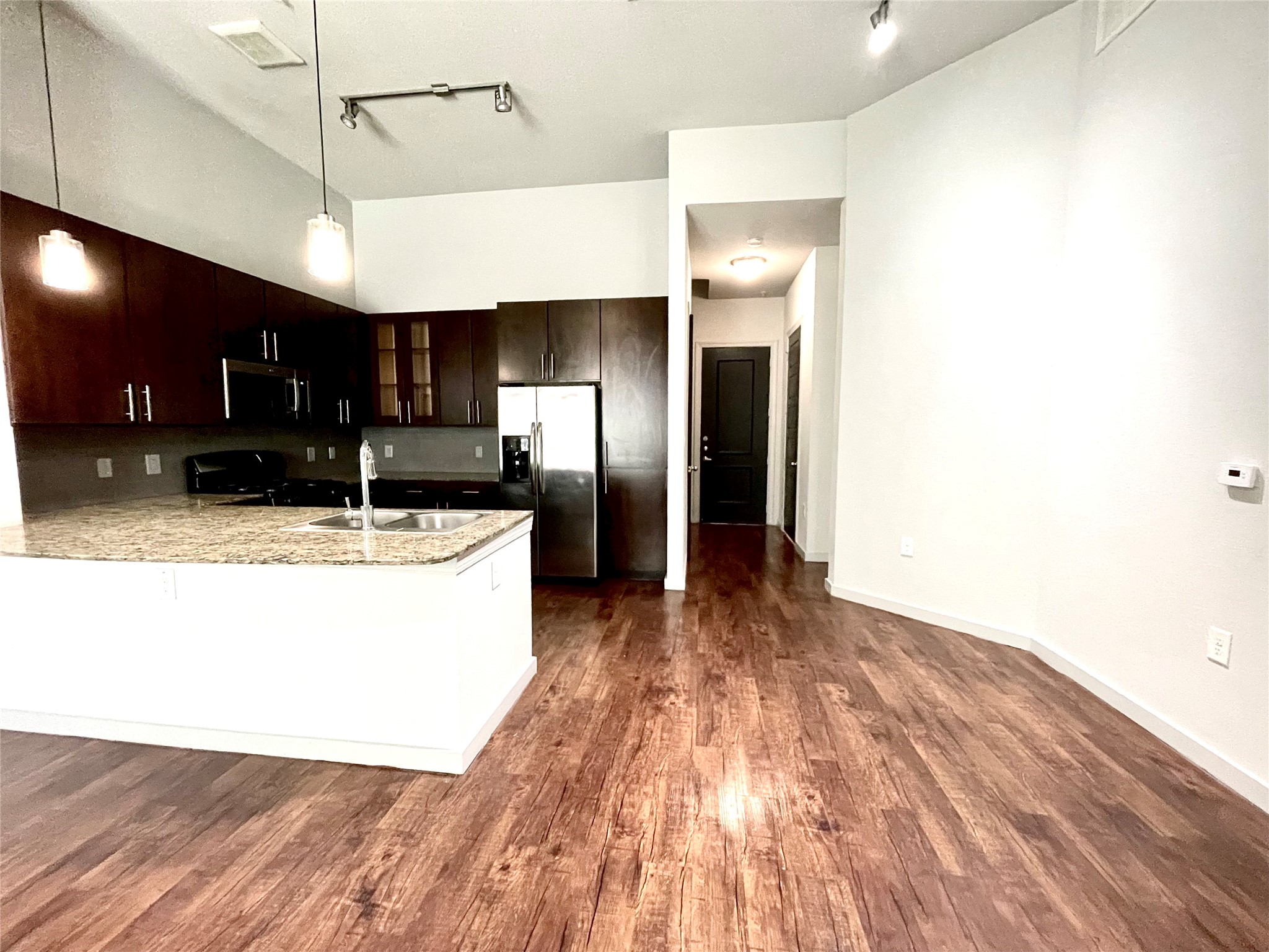 2525 McCue Road, Unit 125 Houston, TX 77056 - Photo 6 of 35 a large kitchen with stainless steel appliances kitchen island a large counter top and wooden floors