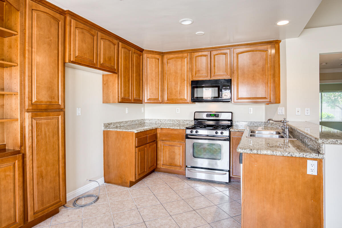 40800 Breezy Pass Road, Unit B Palm Desert, CA 92211 - Photo 8 of 36 7