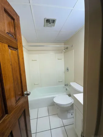 $1,750 | 125 Granfield Avenue, Unit 2A, Bridgeport, CT 06610