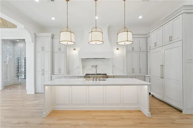 $2,249,000 | 245 Glenwood Drive, Metairie, LA 70005