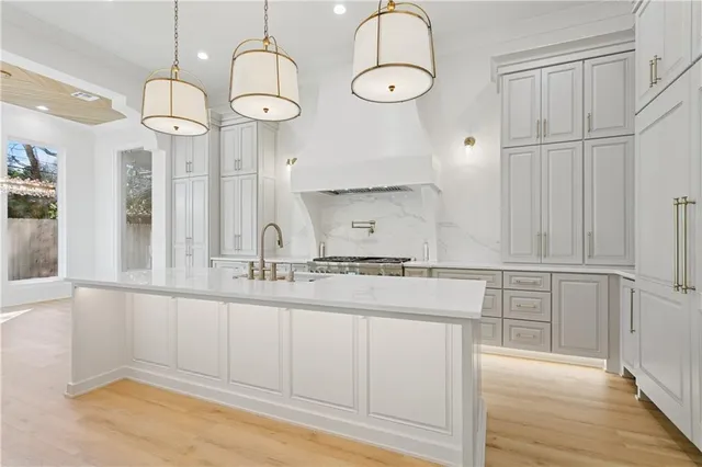 $2,249,000 | 245 Glenwood Drive, Metairie, LA 70005