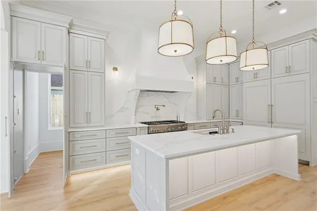 $2,249,000 | 245 Glenwood Drive, Metairie, LA 70005