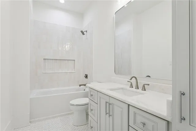 $2,249,000 | 245 Glenwood Drive, Metairie, LA 70005