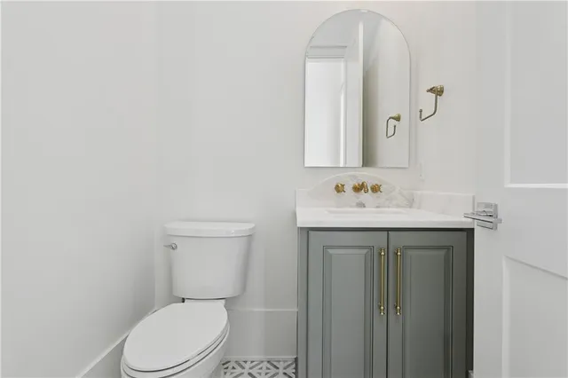 $2,249,000 | 245 Glenwood Drive, Metairie, LA 70005