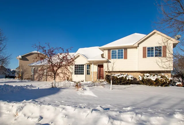 $325,000 | 17708 311th Court, Shafer, MN 55074