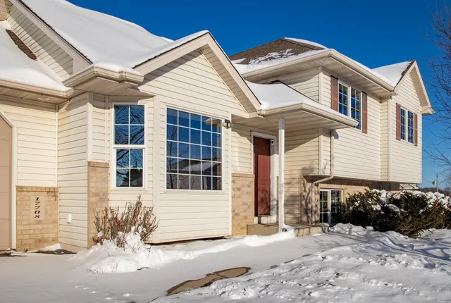 $325,000 | 17708 311th Court, Shafer, MN 55074