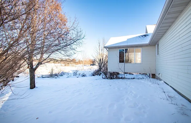 $325,000 | 17708 311th Court, Shafer, MN 55074