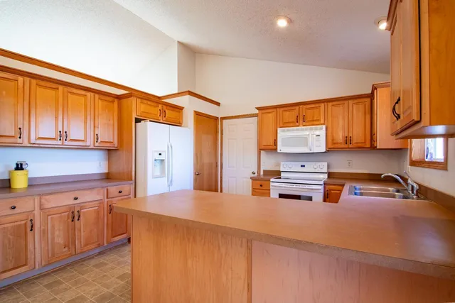 $325,000 | 17708 311th Court, Shafer, MN 55074