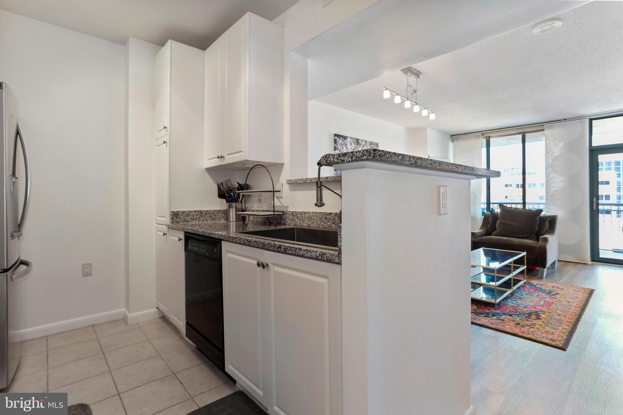 851 North Glebe Road, Unit 714 Arlington, VA 22203 - Photo 11 of 36 Kitchen