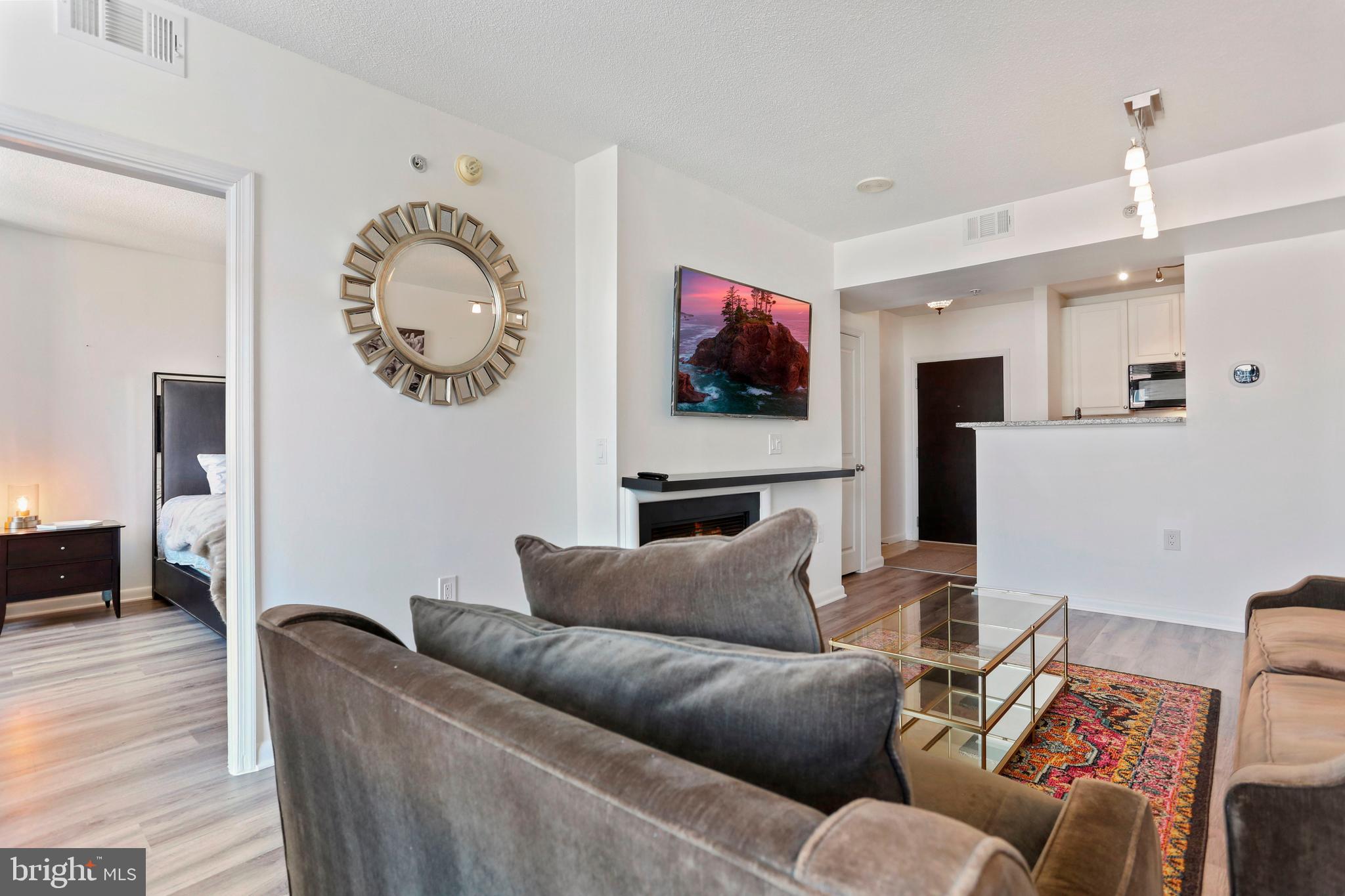851 North Glebe Road, Unit 714 Arlington, VA 22203 - Photo 7 of 36 Living Room