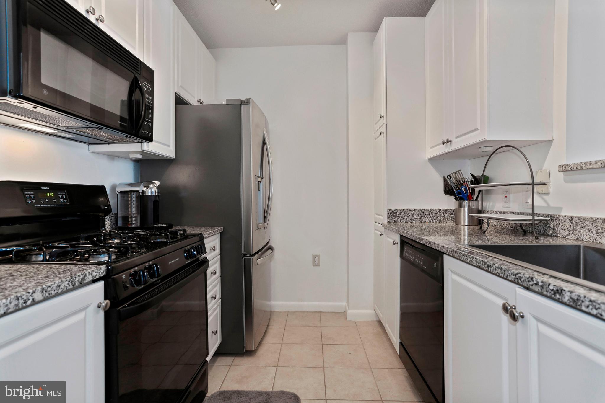 851 North Glebe Road, Unit 714 Arlington, VA 22203 - Photo 8 of 36 Kitchen