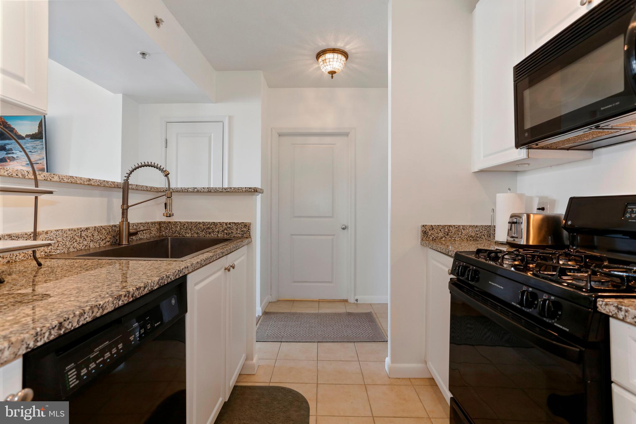 851 North Glebe Road, Unit 714 Arlington, VA 22203 - Photo 9 of 36 Kitchen