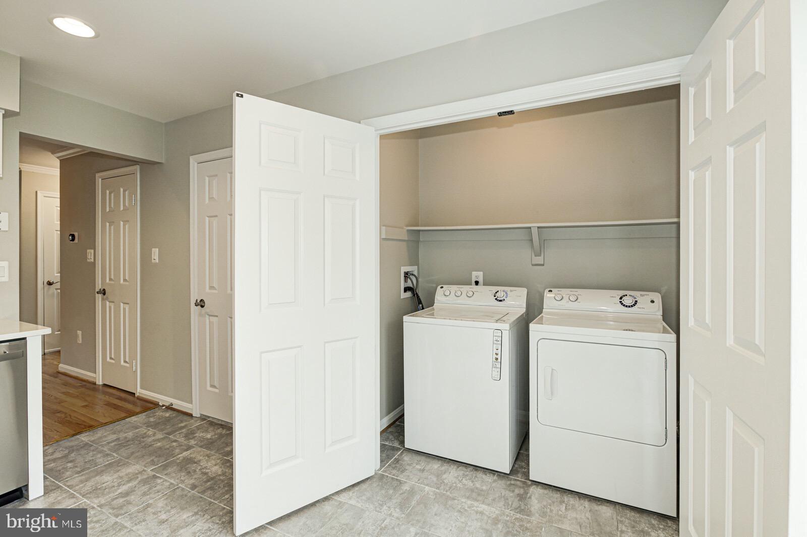 3002 South Glebe Road Arlington, VA 22206 - Photo 11 of 31 a utility room with dryer and washer