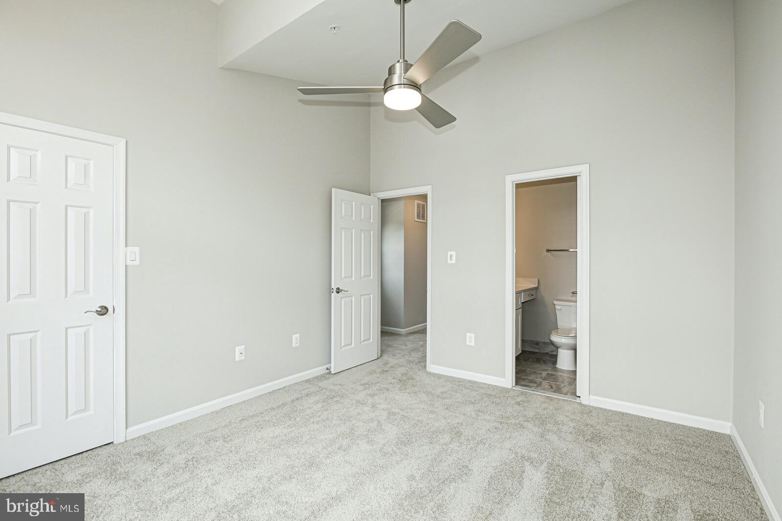 3002 South Glebe Road Arlington, VA 22206 - Photo 21 of 31 an empty room with closet and a ceiling fan