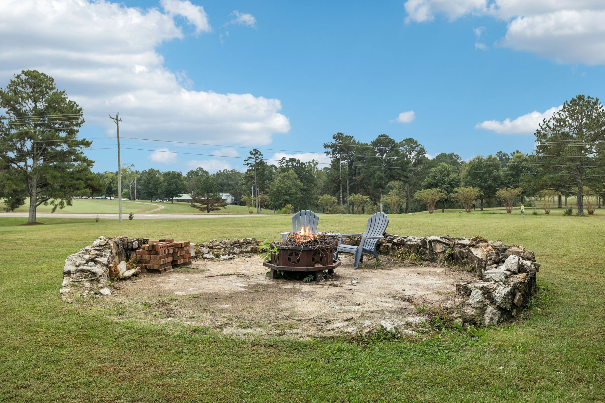 106 Highland Street Hohenwald, TN 38462 - Photo 48 of 85 a backyard of a house with table and chairs