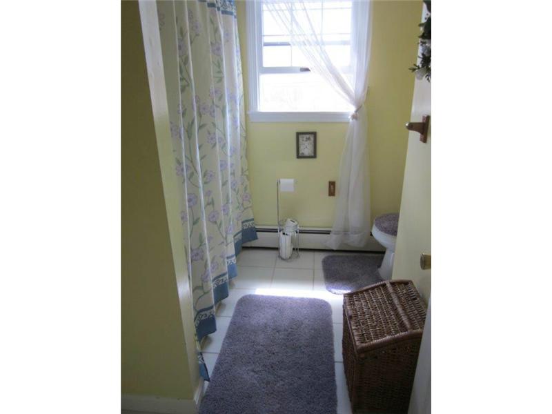 54 Bristol Road Narragansett, RI 02882 - Photo 19 of 20 Bathroom.