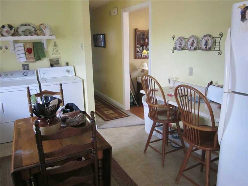54 Bristol Road Narragansett, RI 02882 - Photo 8 of 20 Kitchen.