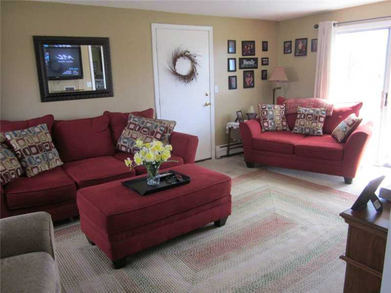 54 Bristol Road Narragansett, RI 02882 - Photo 10 of 20 Living Room.