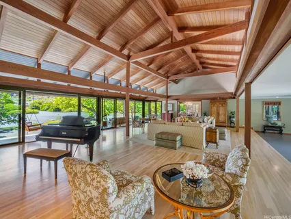 $13,800,000 | 6015 Kalanianaʻole Highway, Honolulu, HI 96821