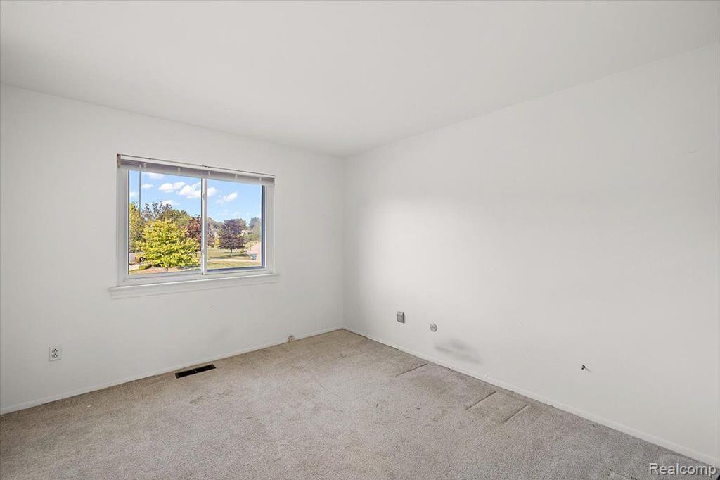 5071 Patrick Road West Bloomfield, MI 48322 - Photo 23 of 30 Gallery Image 23