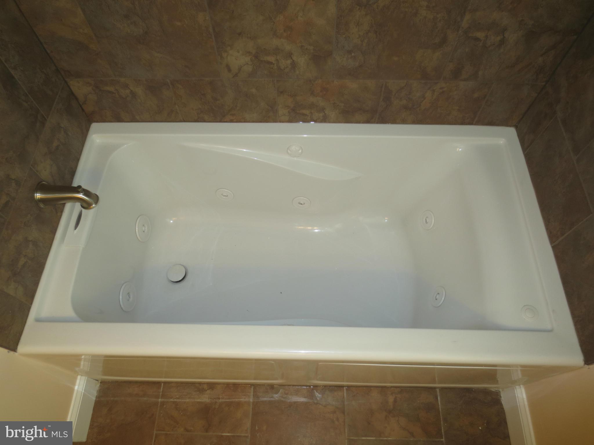 1524 Medford Road Baltimore, MD 21218 - Photo 13 of 28 Jetted Tub !