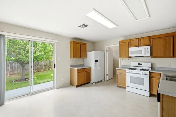 $1,800 | 3807 Haleys Way, Round Rock, TX 78665