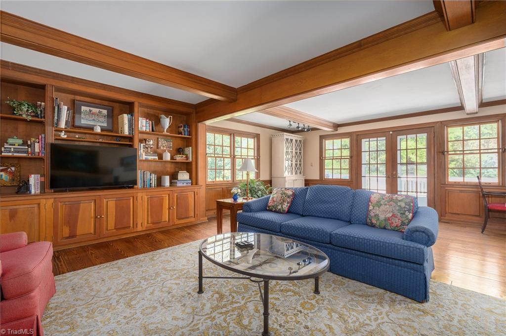 600 Rockford Road Greensboro, NC 27408 - Photo 11 of 35 the den has spacious built-ins