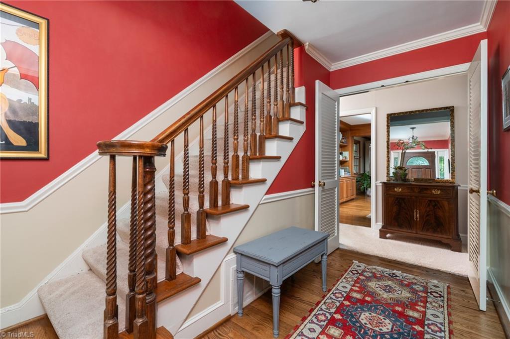 600 Rockford Road Greensboro, NC 27408 - Photo 2 of 35 Foyer has open stairwell