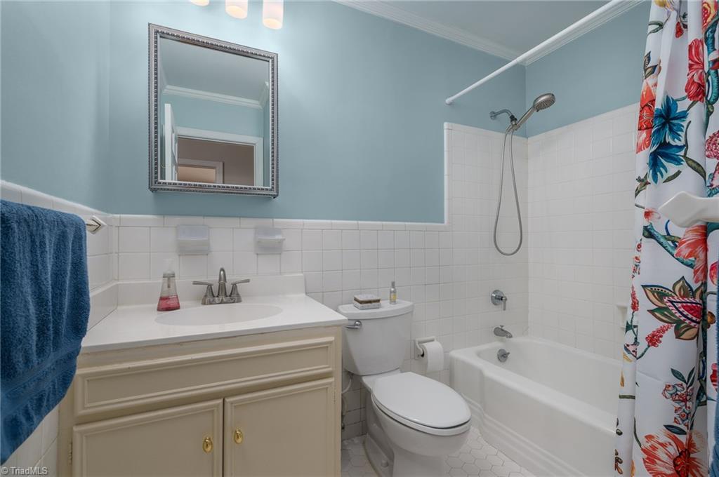 600 Rockford Road Greensboro, NC 27408 - Photo 23 of 35 bath 2 on main level